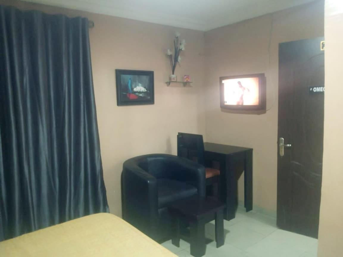 Staycation Suites And Apartment Lagos Esterno foto