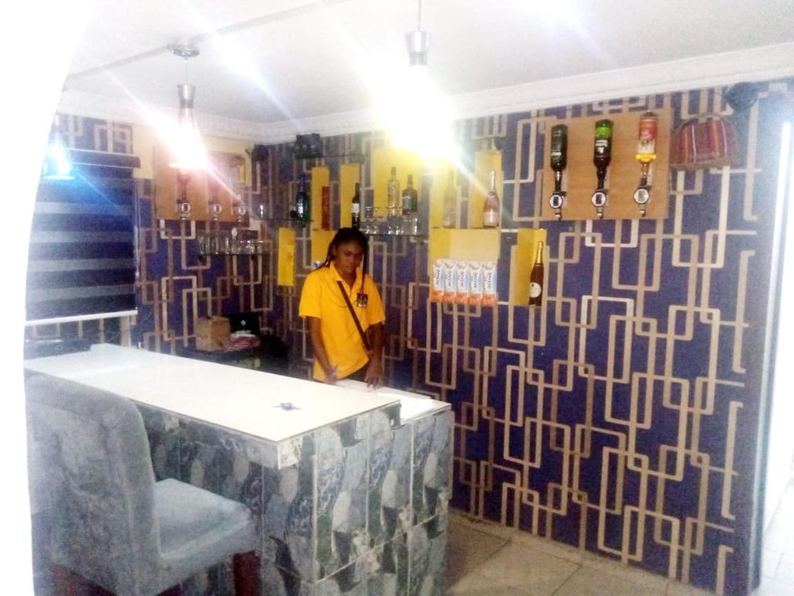 Staycation Suites And Apartment Lagos Esterno foto