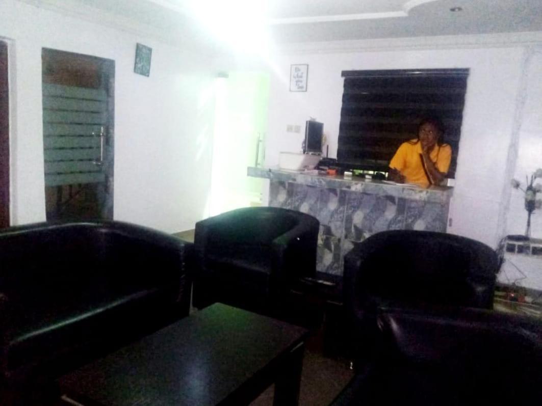Staycation Suites And Apartment Lagos Esterno foto