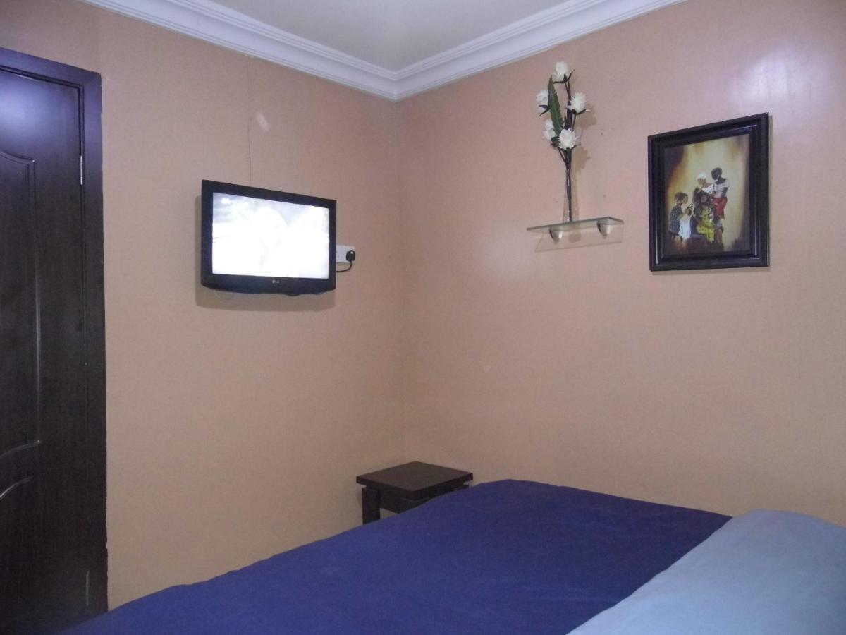 Staycation Suites And Apartment Lagos Esterno foto