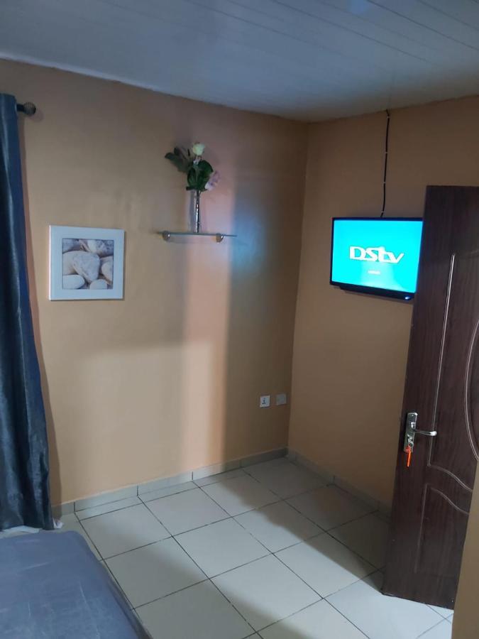 Staycation Suites And Apartment Lagos Esterno foto