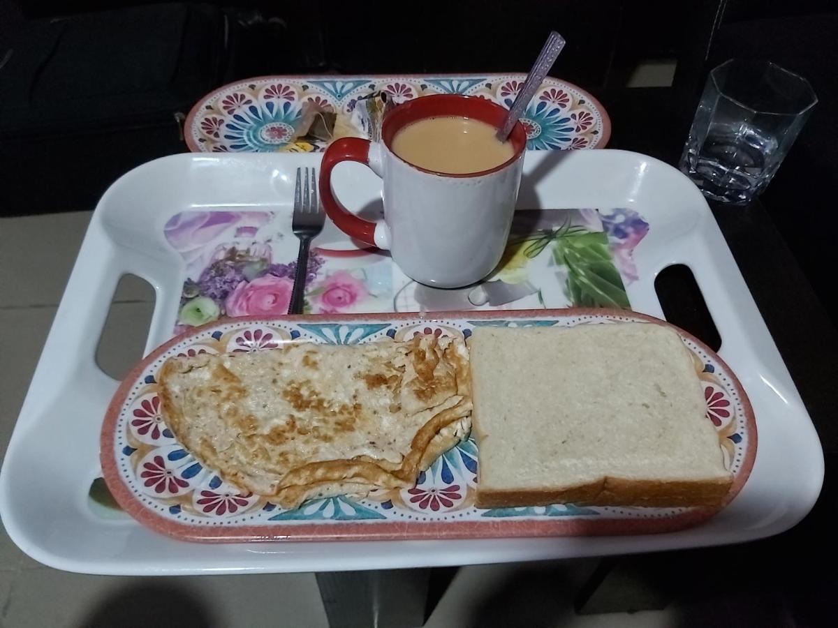 Staycation Suites And Apartment Lagos Esterno foto