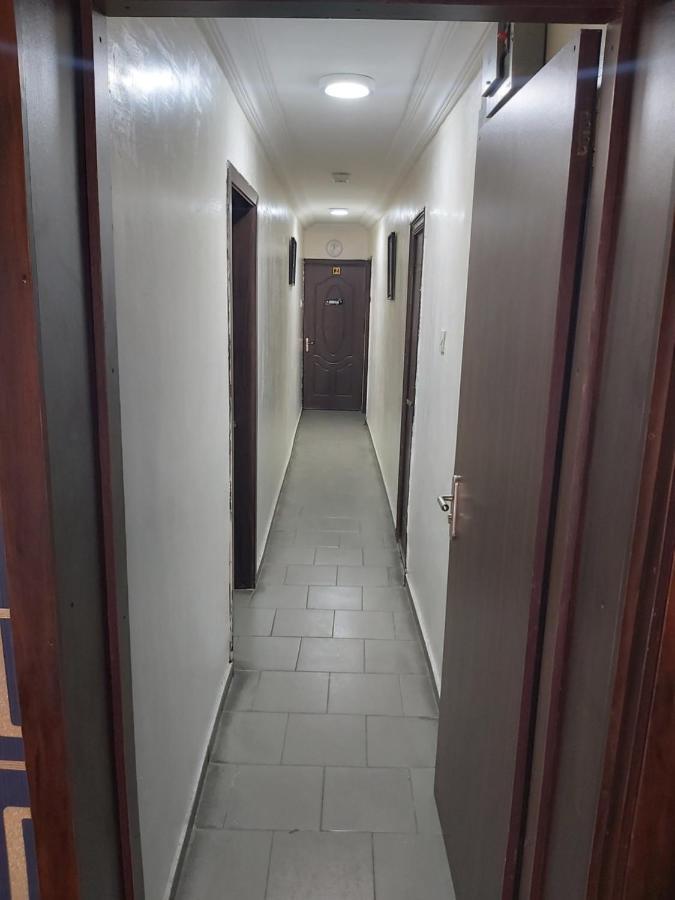 Staycation Suites And Apartment Lagos Esterno foto